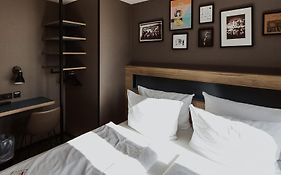 Schulz Hotel Berlin Wall at the East Side Gallery